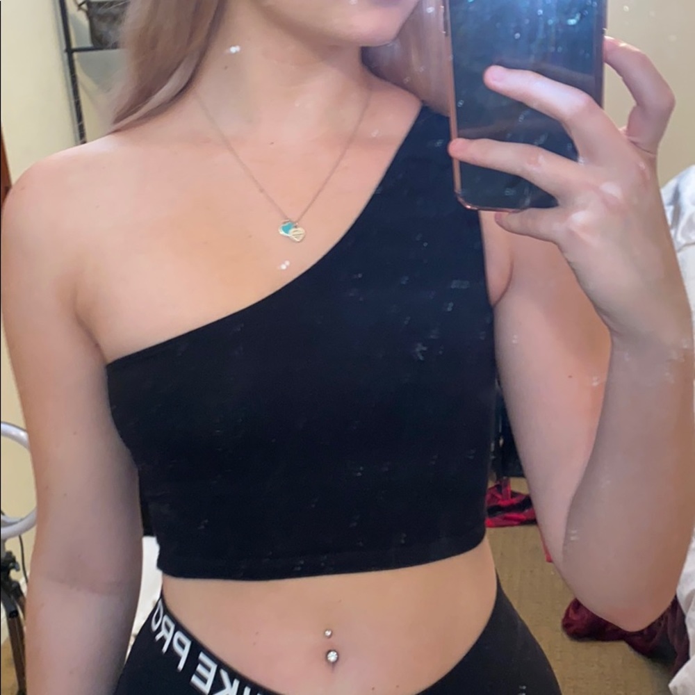 Brandy Melville one Shoulder Cropped top